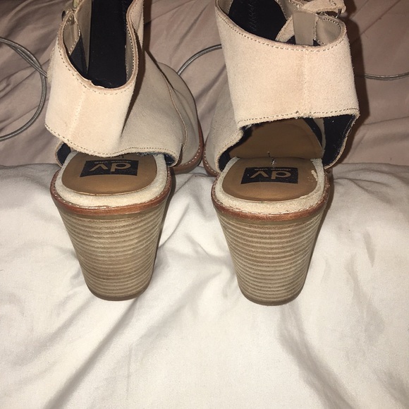 DOLCE VITA
Daylon Suede Bootie - Picture 11 of 11